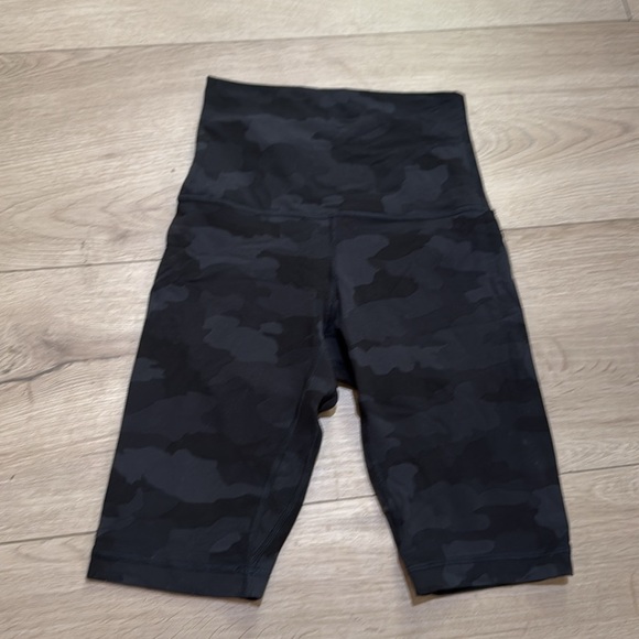 Lululemon Align Super High Rise Short 10” Size 4 - Picture 3 of 5